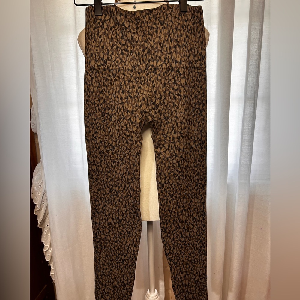 Spanx Look at Me Now Seamless Leggings Olive Leopard Print Size Large Activewear